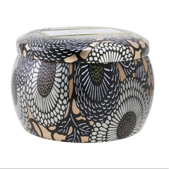 Voluspa Limited-Edition Candle Yashioka Gardenia - Picture 4 of 9